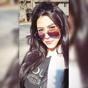 Meet your Posher, Beatriz